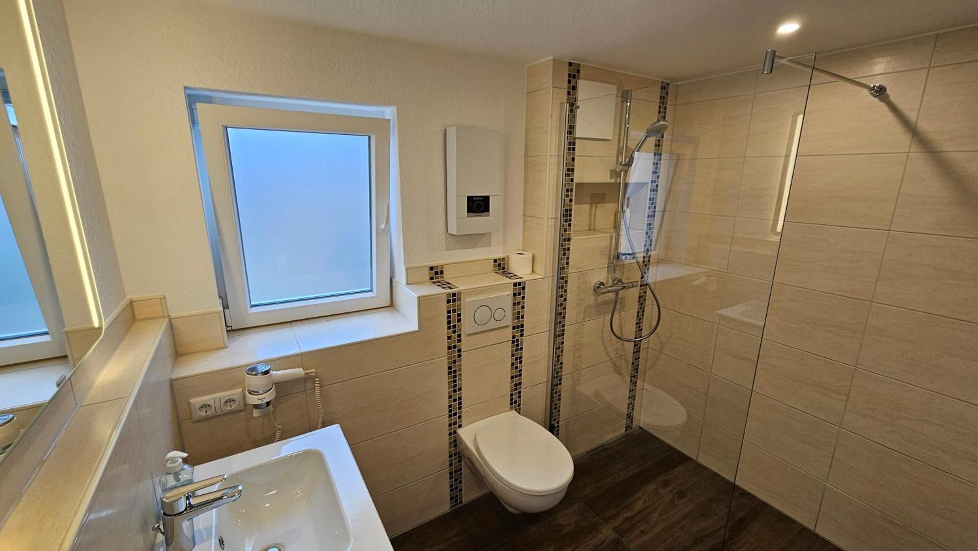Hotel Dorfkrug Buesum - Guenstige Altbauzimmer Am Oland Exterior foto